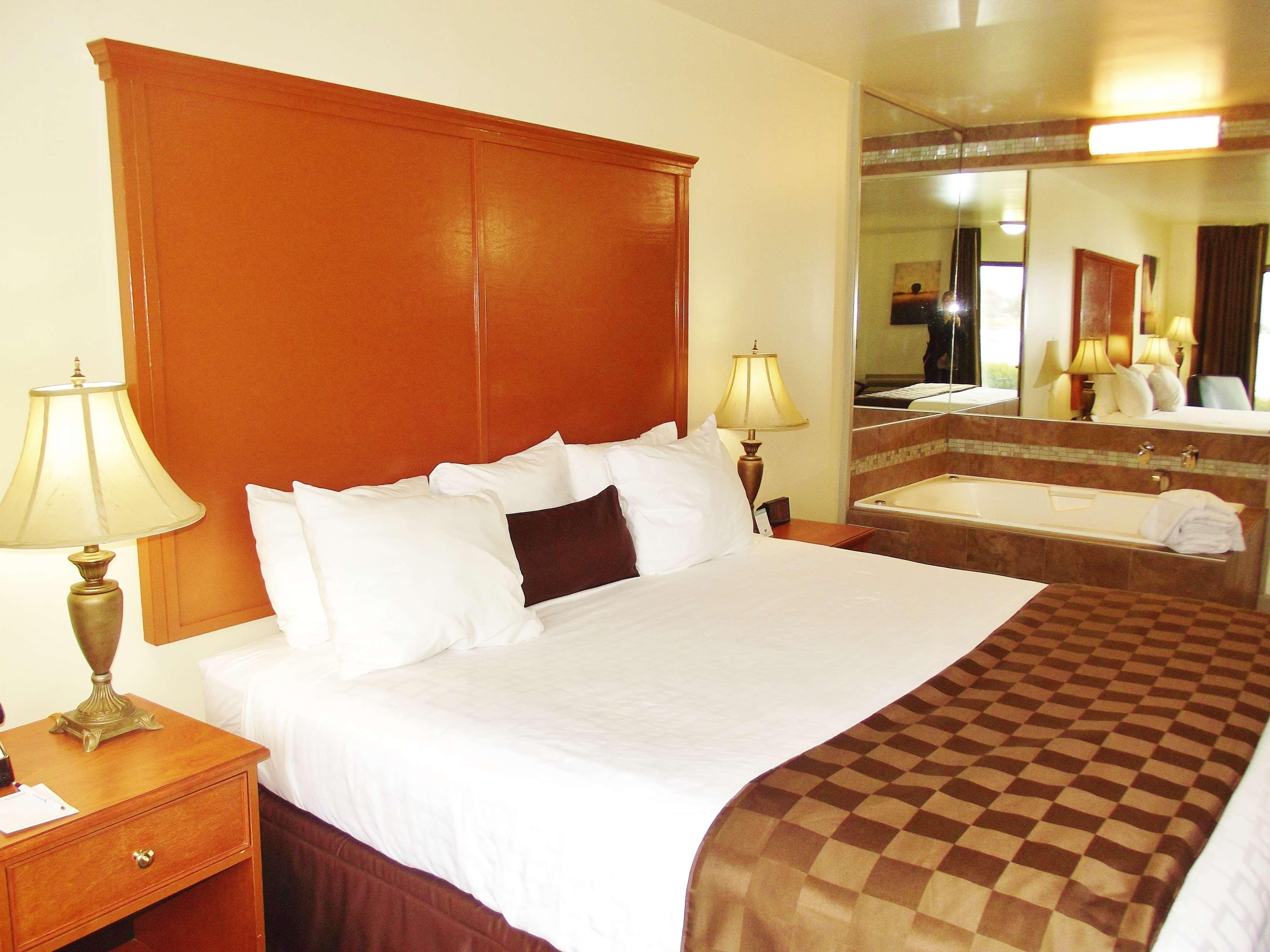 Best Western Plus Lake Front Hotel Moses Lake Exterior photo
