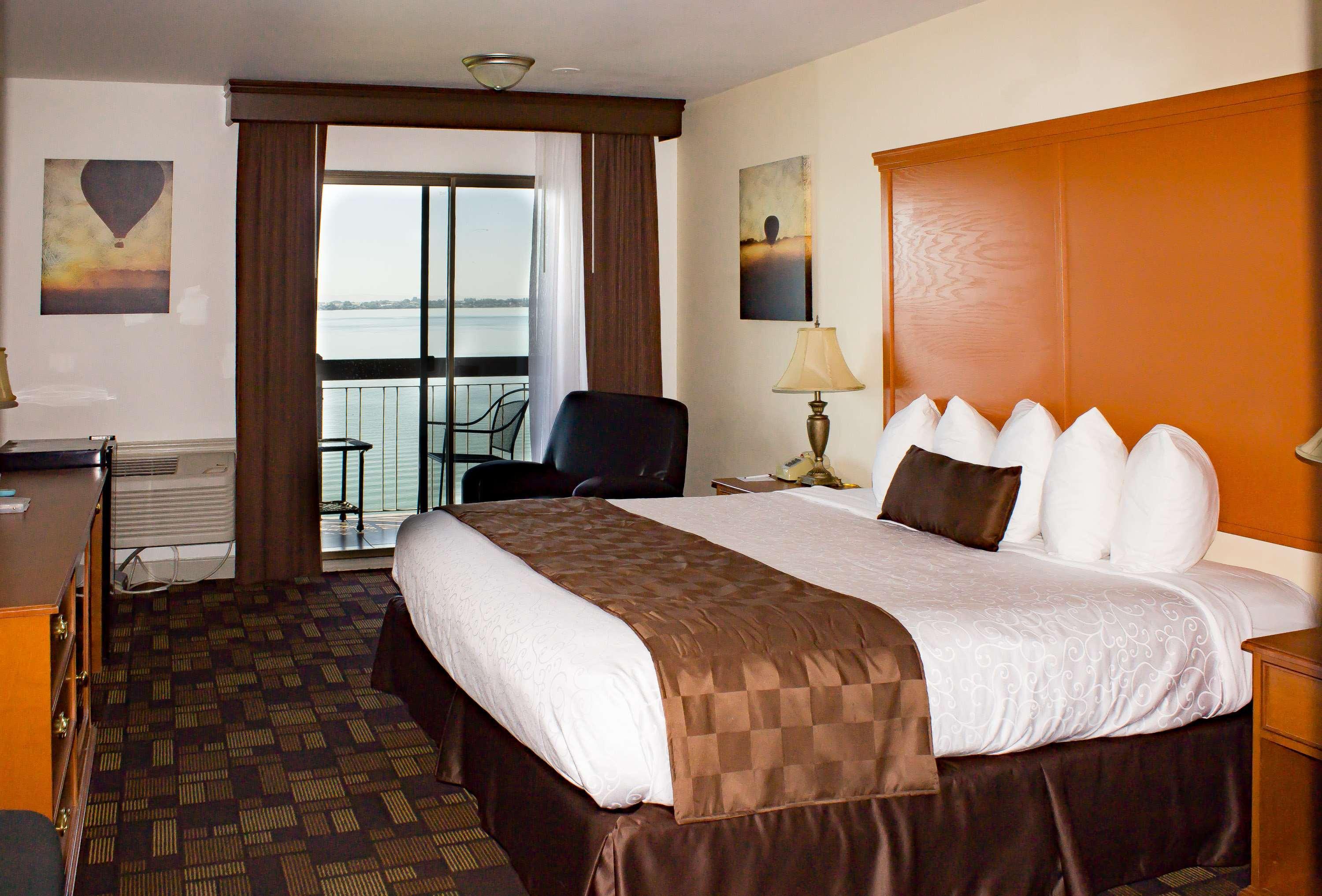 Best Western Plus Lake Front Hotel Moses Lake Exterior photo