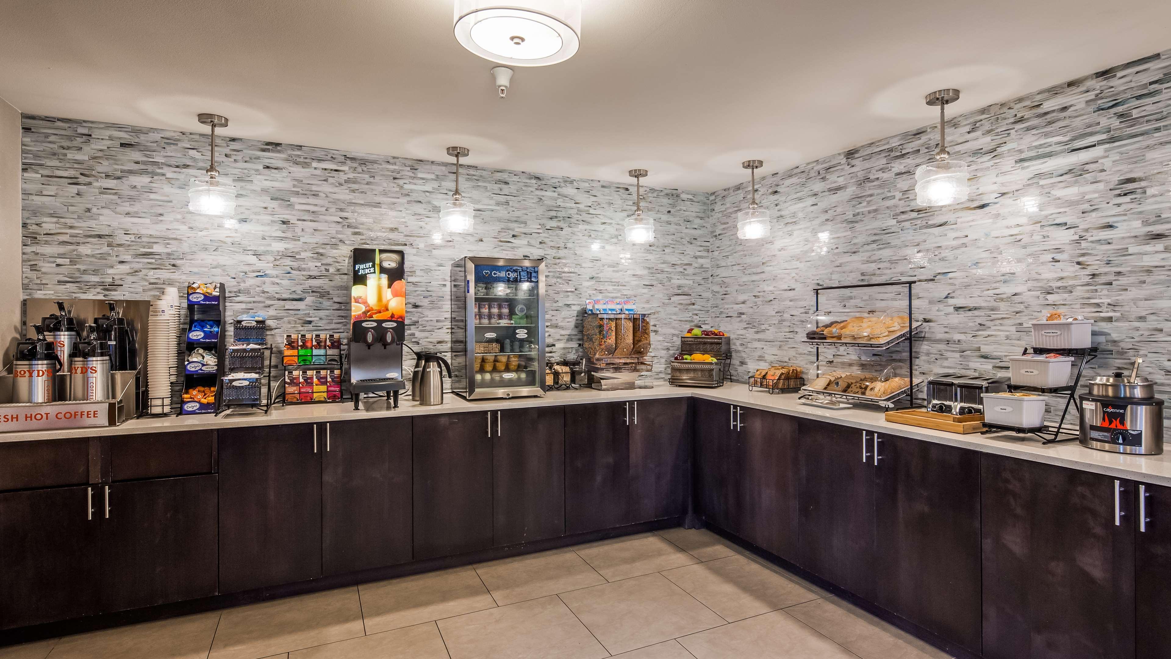Best Western Plus Lake Front Hotel Moses Lake Exterior photo